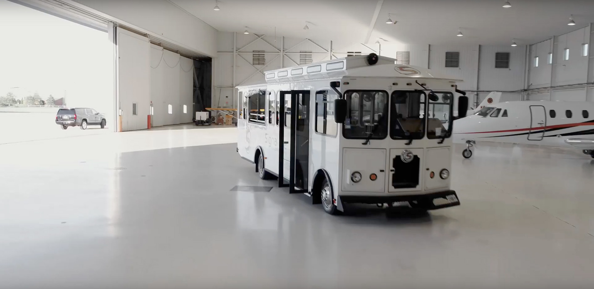 Chicago Trolley 30 Passenger Signature Transportation Group